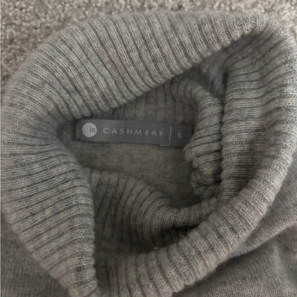 Gray Cashmere Turtleneck Sweater - Picture 4 of 5